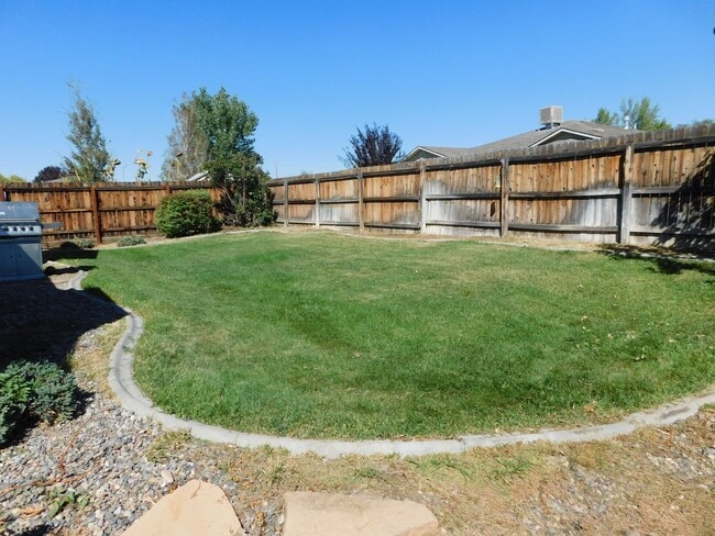 Building Photo - Spacious Home in Dove Creek Sub-Division