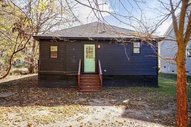 Building Photo - Two Bedroom Home
