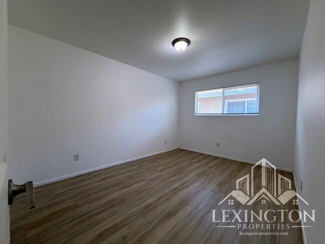 Building Photo - Stunning, 2BD/1BA, Condo in the Villaggio Community off Madison Ave. and Auburn Blvd.! ***Move-in...