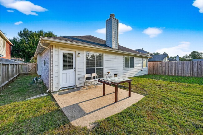 Building Photo - 15242 Kingsbridge Way