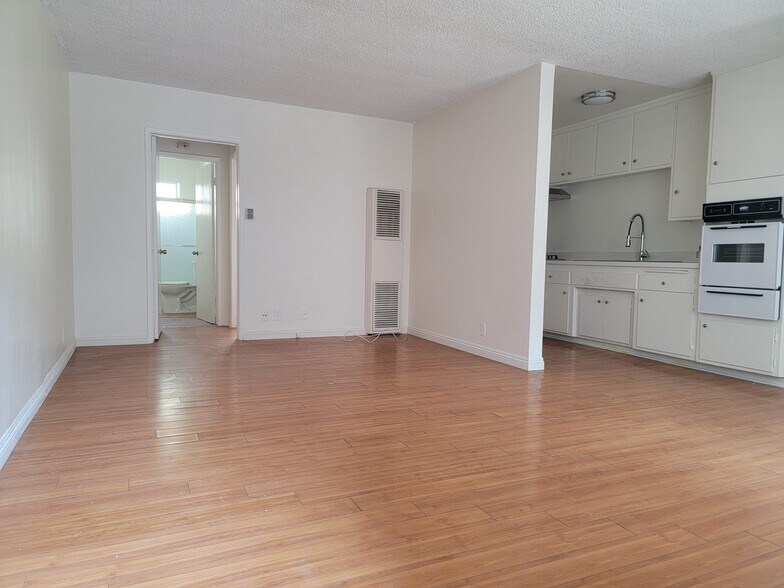Primary Photo - 827 S St Andrews Pl