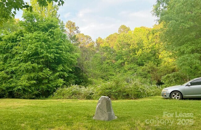 Building Photo - 7471 Lakehaven Dr