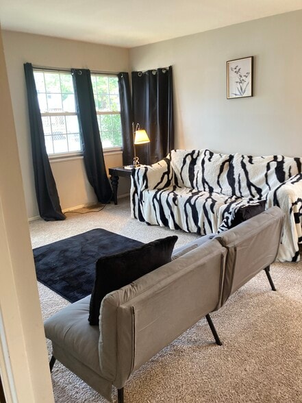 Living room - 235 E 235th St