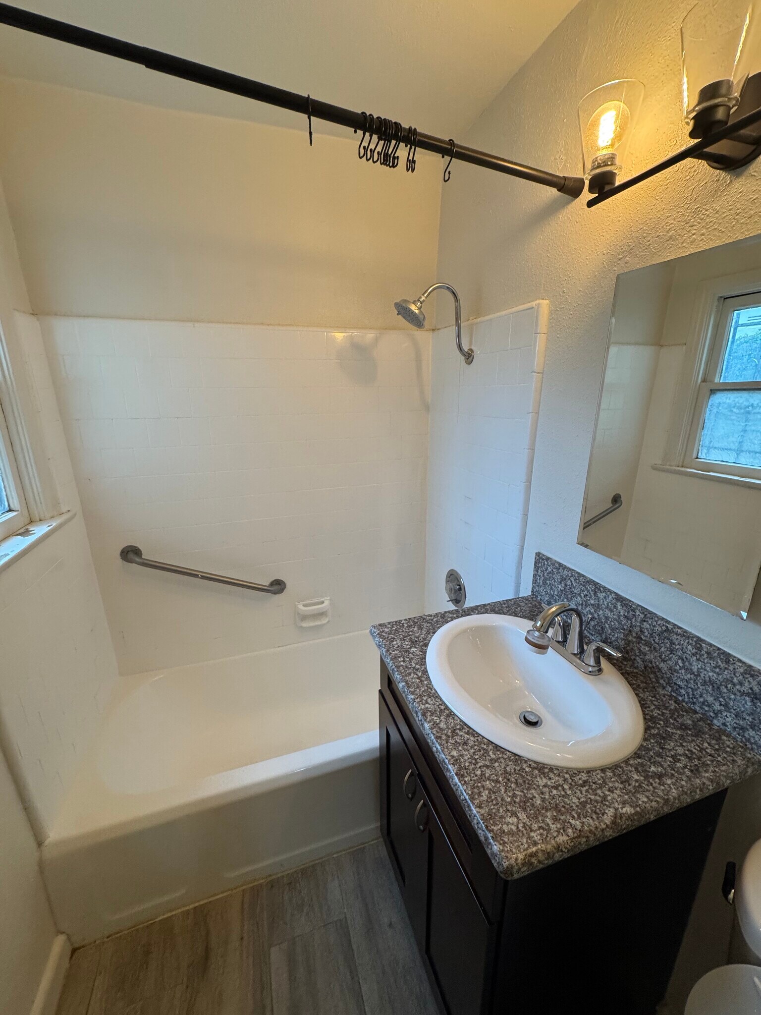 Building Photo - 5767 San Vicente Blvd