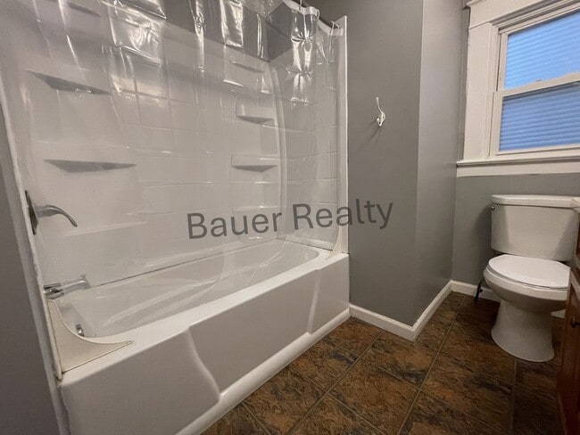 Building Photo - Large Four Bedroom Home