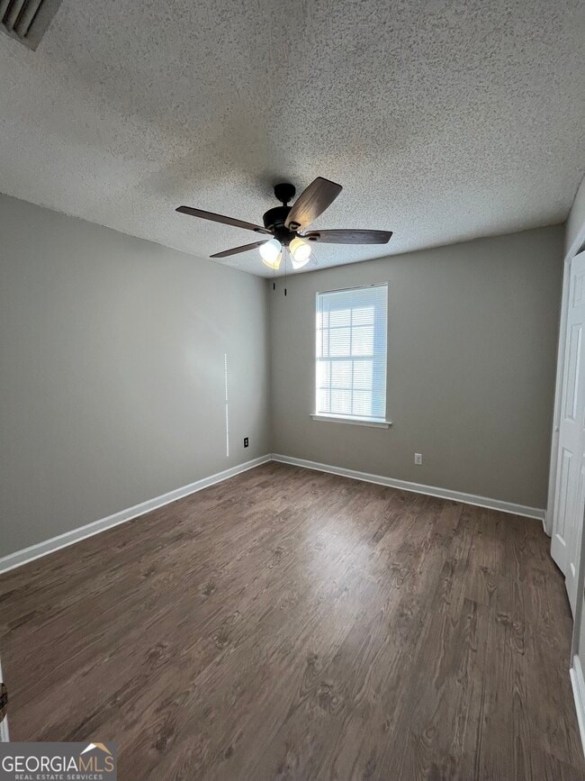 Building Photo - 300 Admiral's Walk Dr