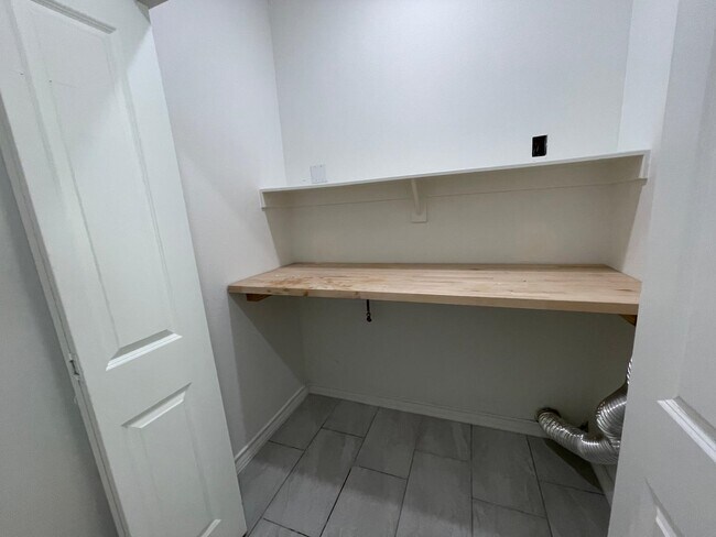Building Photo - 9917 Bijan Dr
