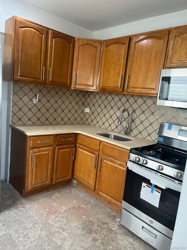 Building Photo - 93-08 74th Pl