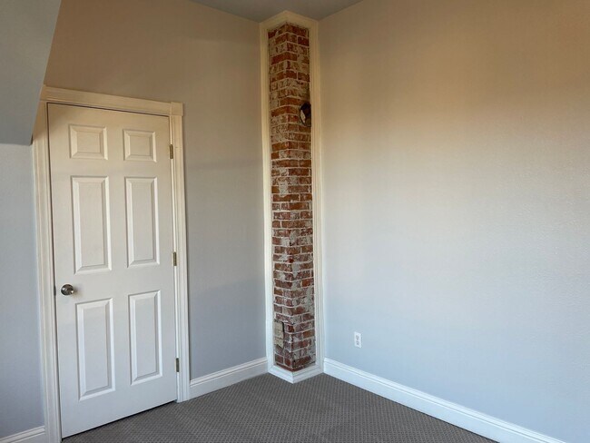 Building Photo - M1614 #1-3