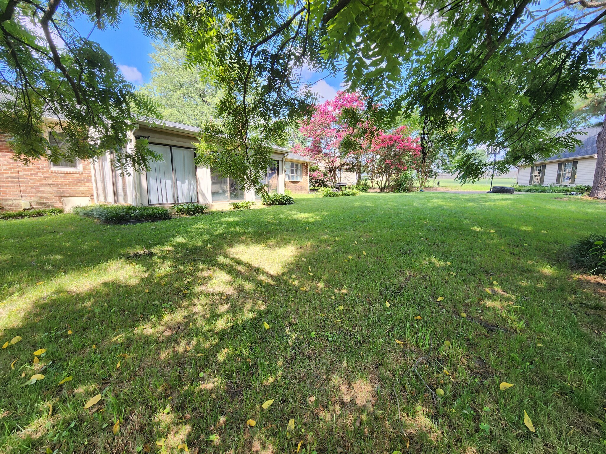 Building Photo - 8176 Surrey Ct