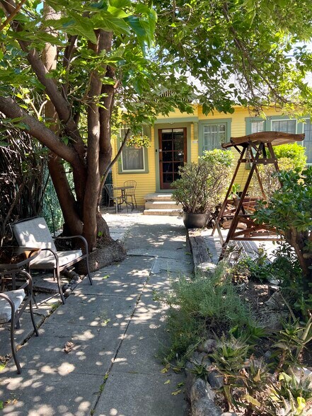 Front and shared yard - 5714 Virginia Ave