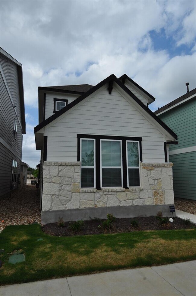 Building Photo - 1621 Bella Dr