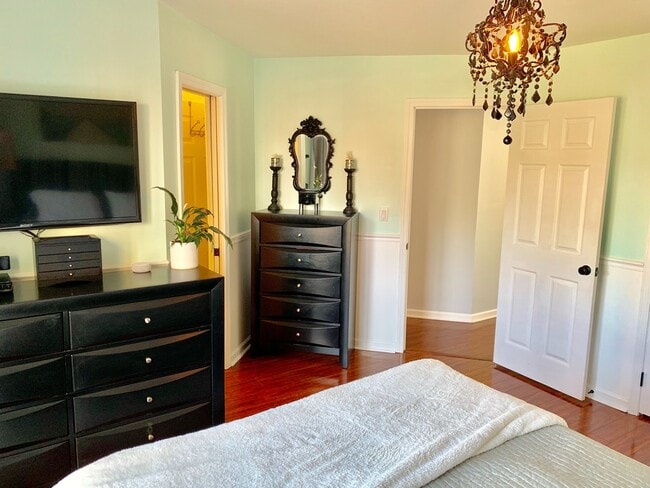Building Photo - Welcome Home Rent Ready!