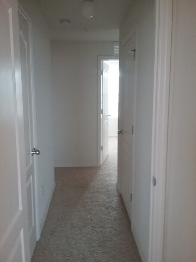 Building Photo - 3 Bedroom 2.5 Bath Townhouse in Turtle Cre...