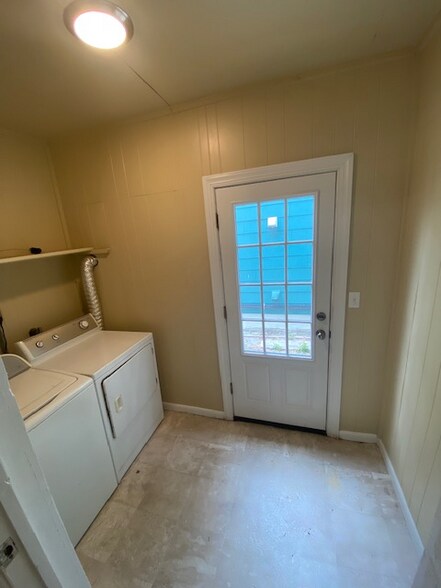 Building Photo - 348 Maple Ave