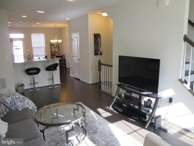 Building Photo - 1710 Featherstone Rd