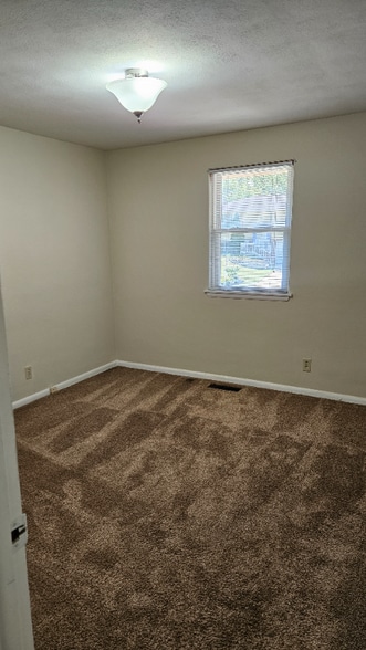 Building Photo - 1605 W Lincoln Wood Pl