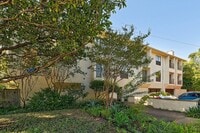 Building Photo - 2/2.5 Condo Right Near Hancock Center!