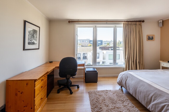 Building Photo - 64 Encanto Ave