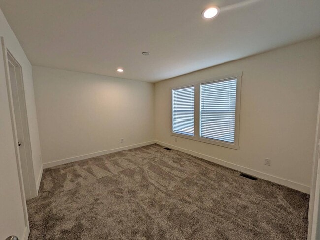 Building Photo - 6656 Pentz Rd