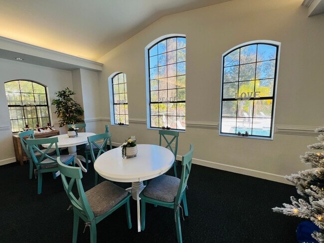 Building Photo - Gorgeous 3BD/2BA Waterfront Corner Unit in Gated Community!