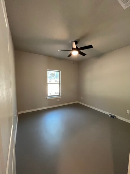 Building Photo - 11000 County Road 152 W