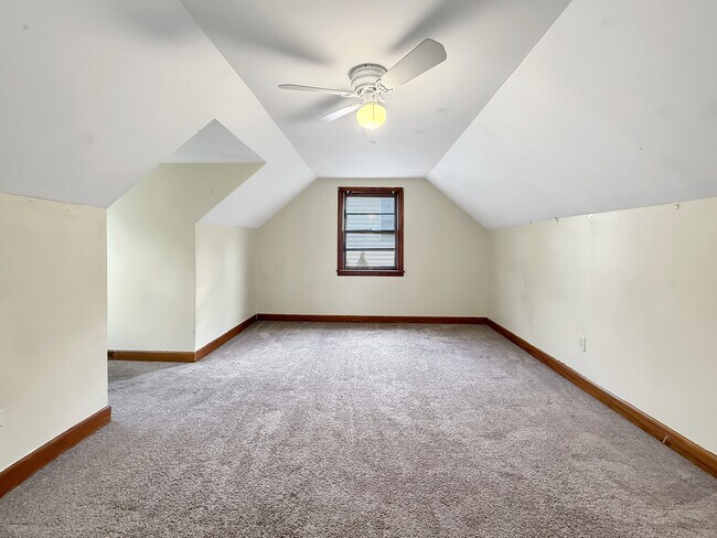 Building Photo - 830 Loomis St