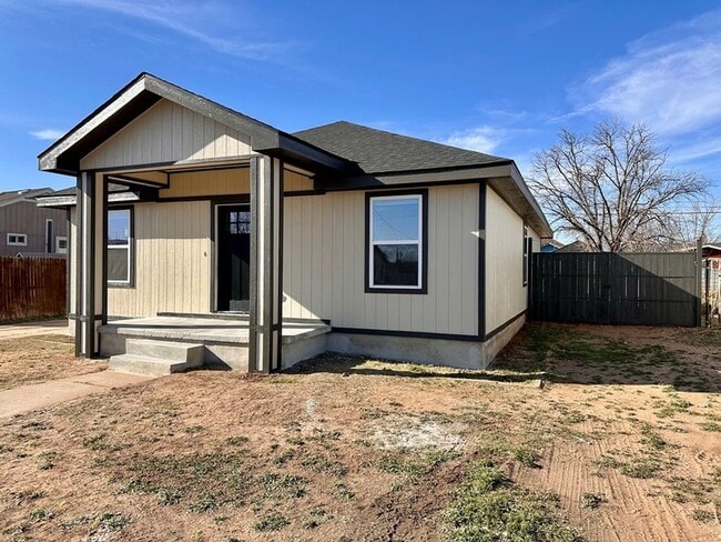 Building Photo - 1012 W 26th St