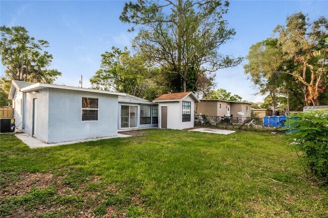 Building Photo - 6813 N Clearview Ave