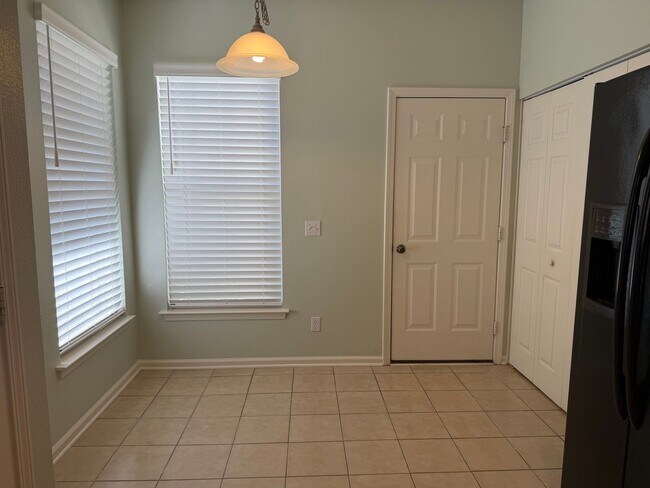 Building Photo - Beautiful Home in Sun City - Freshly Painted, New Flooring!