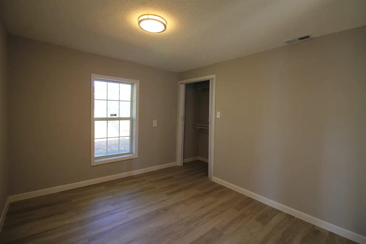 Building Photo - 102 Dale Ave