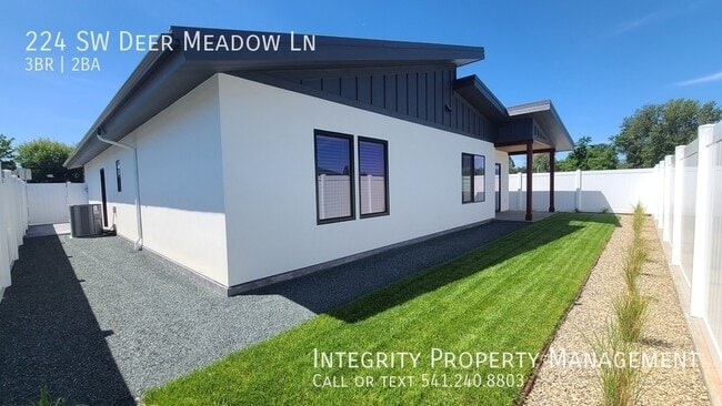 Building Photo - 224 Meadow Ln