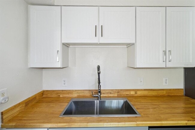 Building Photo - 2114 NW 7th Terrace