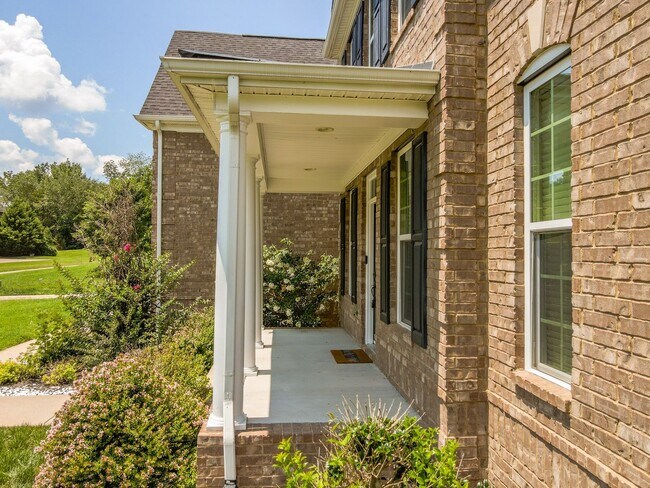 Building Photo - **RARE, EXECUTIVE HOME ON OVER HALF AN ACRE IN WILLIAMSON COUNTY BRENTWOOD ZONED FOR BRENTWOOD MI...