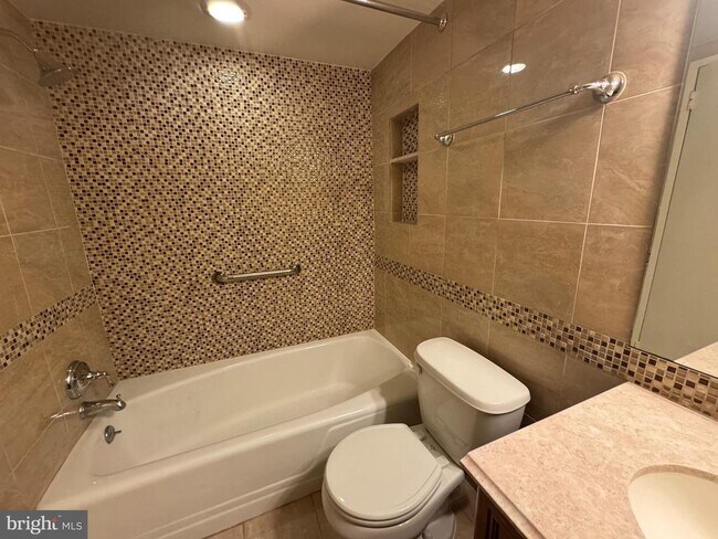 Building Photo - 5101 RIVER Rd