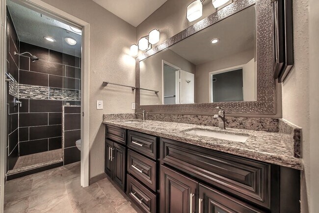 Building Photo - 2303 Cherry Bend Dr