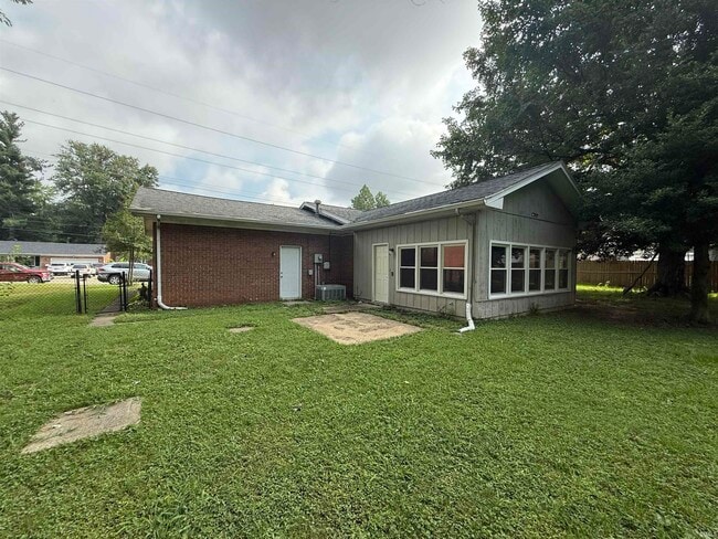 Building Photo - 8399 Outer Lincoln Ave