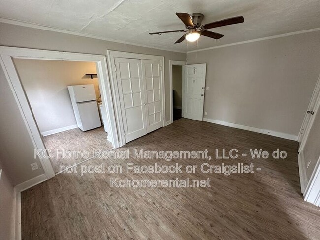 Building Photo - 305-307 N Gladstone Blvd