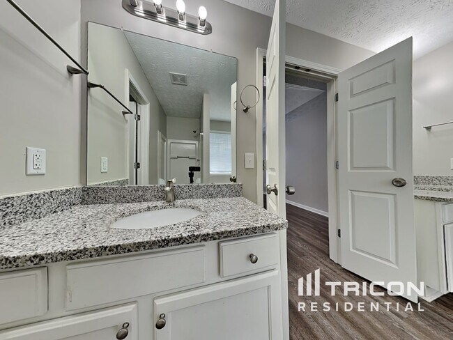 Building Photo - 4194 Riverbank Ct
