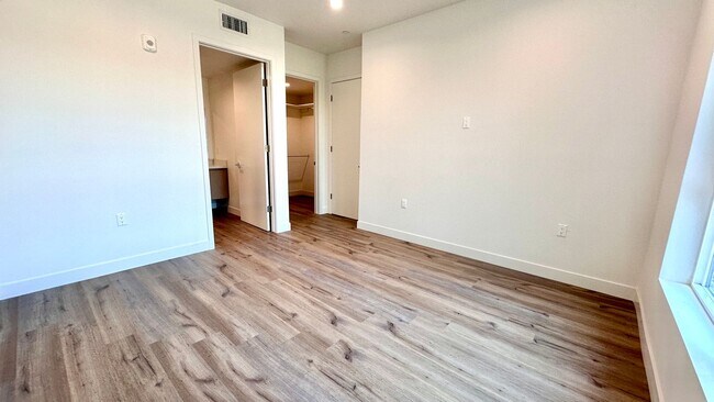 Building Photo - Luxury NoHo Brand New Units!