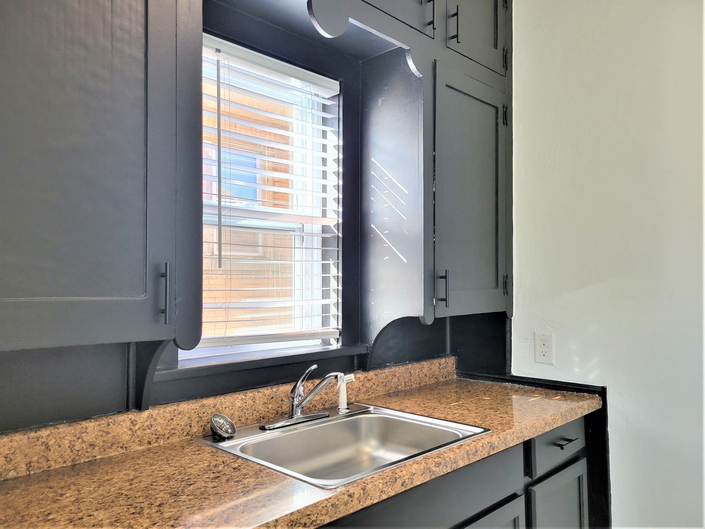 Building Photo - 723 East Dr