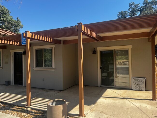 Building Photo - 40642 Sierra Dr