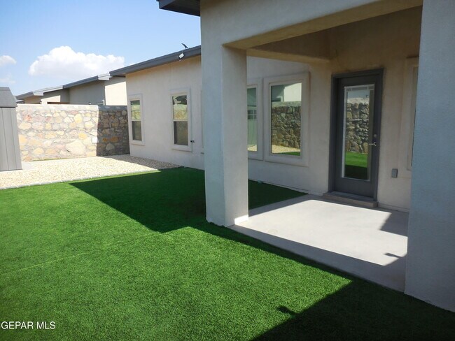 Building Photo - 7405 Norte Portugal Ln