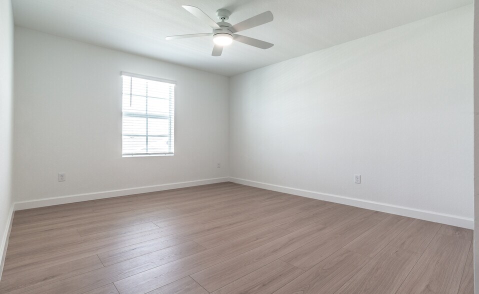 Building Photo - 6378 NW Windwood Way
