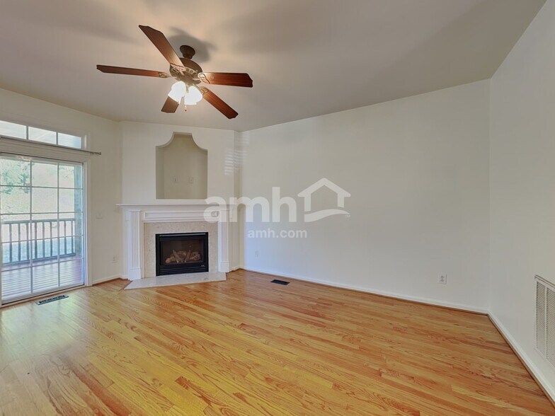 Building Photo - 905 Alba Rose Ln