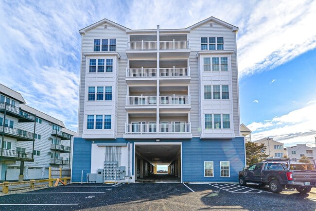 Building Photo - Gorgeous 2 bedroom very spacious condo at ...