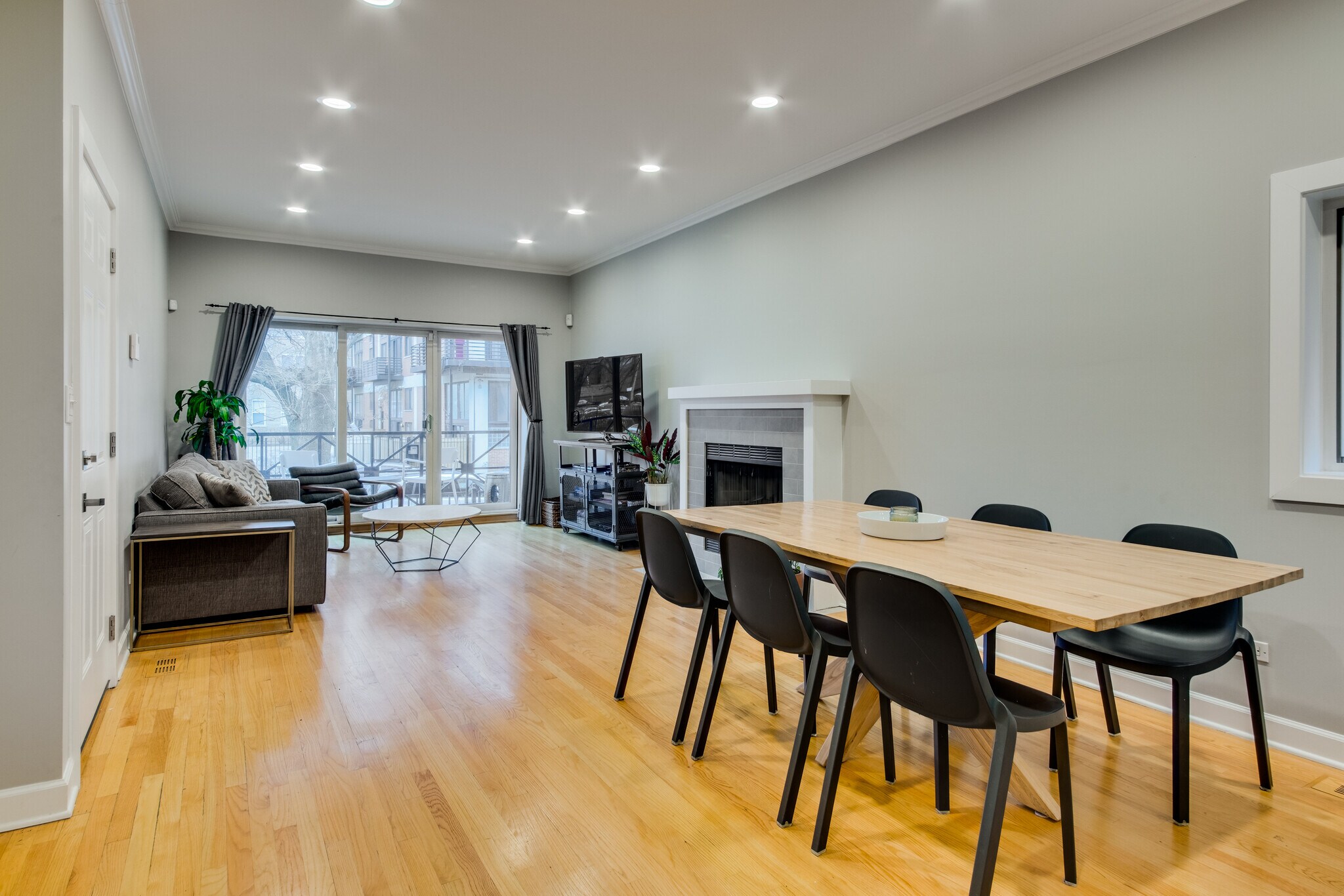 Building Photo - 2029 W Saint Paul Ave