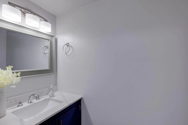 Building Photo - Charming 3BR Home in Norfolk