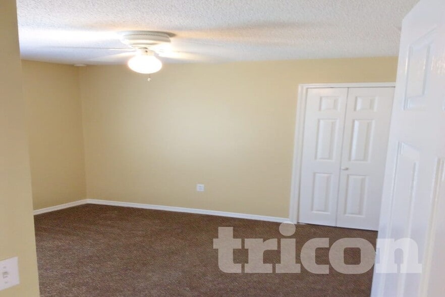 Building Photo - 2884 Forest Edge Dr