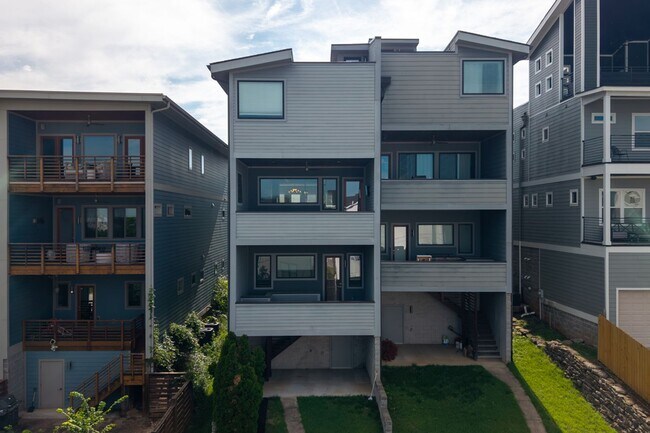 Building Photo - 410A 33rd Ave N-